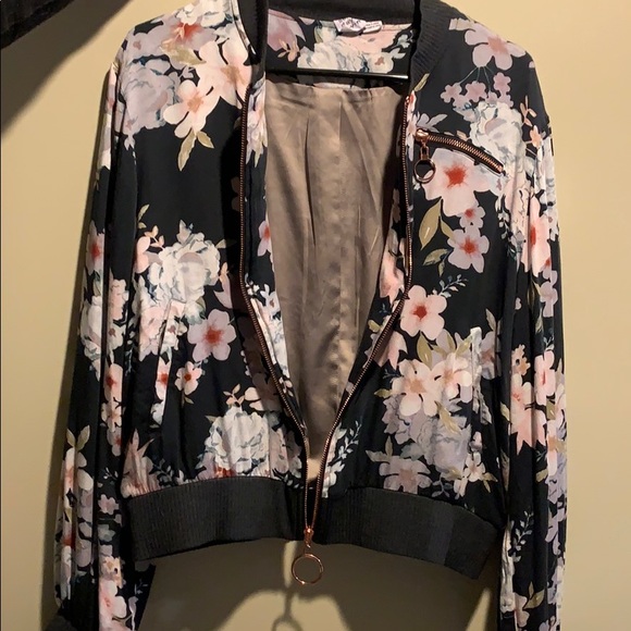 Floral bomber - Picture 2 of 3